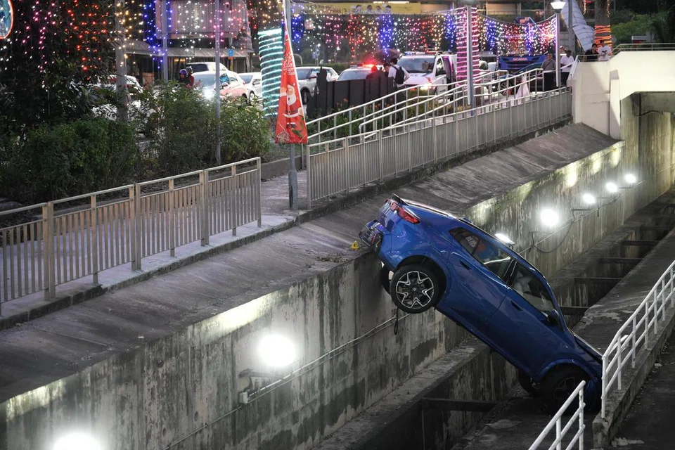 030c01b8-ce35-4ed2-b142-f3dc3f93a735