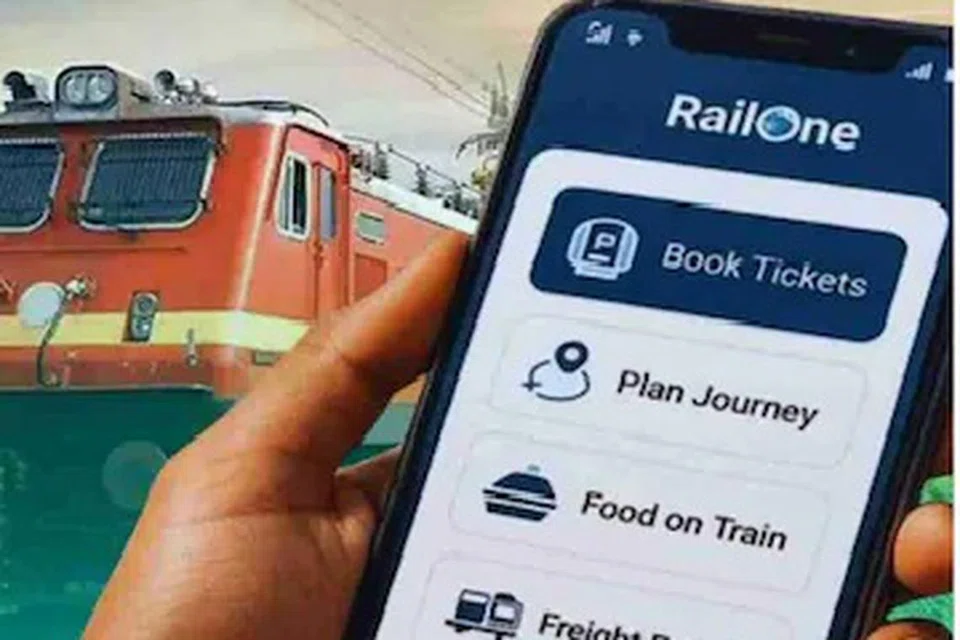‘ரயில் ஒன்’ செயலி மூலம் கைப்பேசியிலேயே முன்பதிவு, சாதாரண பயணச்சீட்டுகளைப் பயணிகள் வாங்க முடியும் என்றார் மத்திய அமைச்சர் அஸ்வினி வைஷ்ணவ்.