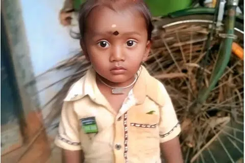 திருப்பத்தூரில் தடுப்பூசி போட்டதால் 2 வயதுக் குழந்தை உயிரிழந்ததாகக் கூறப்படுகிறது.