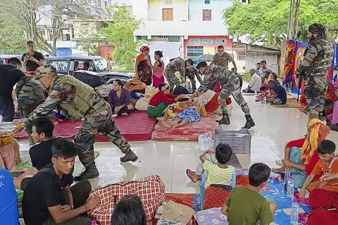தற்காலிக முகாம்களில் தங்கியிருந்தோரில் குறைந்தது 25 பேர் இயற்கைக்கு மாறான காரணங்களால் இறந்துவிட்டனர்.