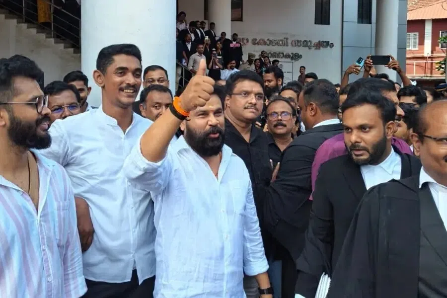 நடிகை தாக்கப்பட்ட வழக்கிலிருந்து நடிகர் திலீப் விடுவிப்பு