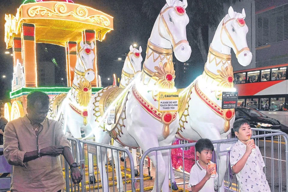 தேக்கா வட்டாரத்தில் தீபாவளி களைகட்டத் தொடங்கியுள்ளது.