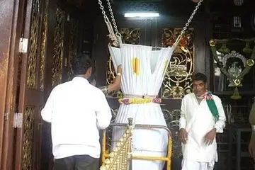 நடப்பாண்டில் பக்தர்களின் காணிக்கை மூலம் ரூ.1,880 கோடி கிடைக்குமென மதிப்பிடப்பட்டுள்ளது.