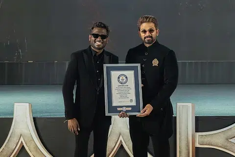 அதிகாரபூர்வ கின்னஸ் உலகச் சாதனைச் சான்றிதழை நடிகர் அல்லு அர்ஜுன், இயக்குநர் அட்லி இருவரும் முறைப்படி பெற்றுக்கொண்டனர்.