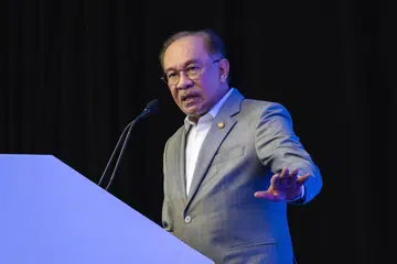 மியன்மாரின் விவகாரங்களை ஆசியான் அவசரமாகப் பொறுப்பேற்று கையாளவேண்டும் என்று மலேசியப் பிரதமர் அன்வார் இப்ராகிம் கூறியுள்ளார். 