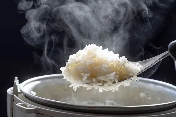 எடைக் குறைப்புக்கு அரிசி உணவைத் தவிர்க்கத் தேவையில்லை: சத்துணவு நிபுணர்