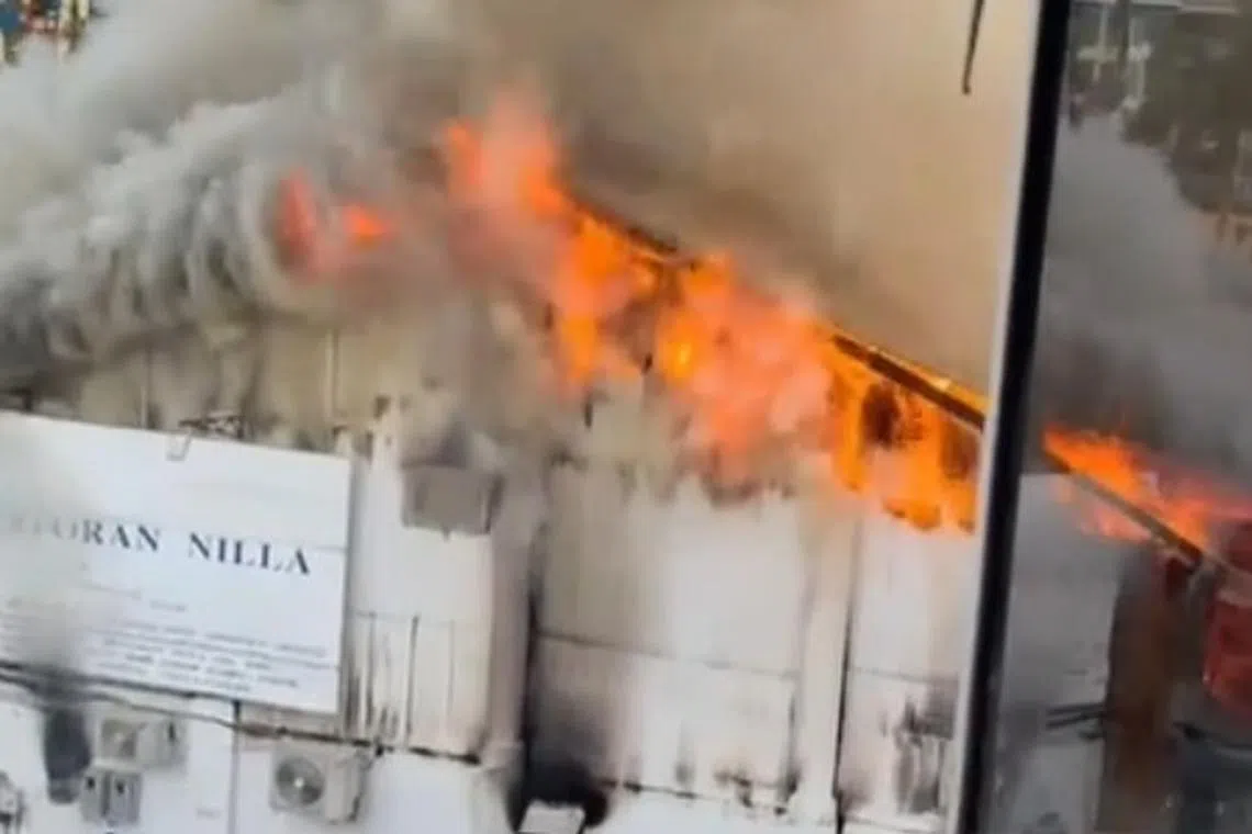 ஜோகூர் பாருவின் பிரபல நிலா உணவகத்தில் கடும் தீ  