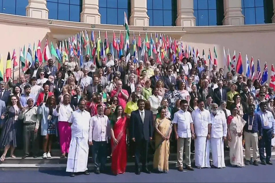 சென்னை கலைவாணர் அரங்கில் ஞாயிற்றுக்கிழமை (ஜனவரி 18) நடைபெற்ற சென்னை பன்னாட்டுப் புத்தகத் திருவிழா - 2026 நிறைவு விழாவில் பங்கேற்றோர்.