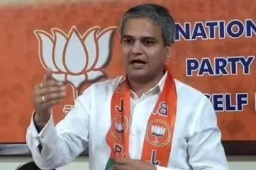 மும்பை மாநகராட்சித் தேர்தல் வேட்பாளர்களில் 35% பேர் கோடீஸ்வரர்கள்