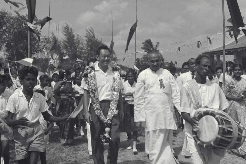 தமிழ் முரசு நிறுவனர் திரு கோ. சாரங்கபாணியுடன் திரு லீ குவான் இயூ.