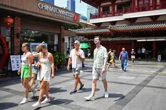 இவ்வாண்டு சிங்கப்பூருக்கு வரும் சுற்றுப்பயணிகளின் எண்ணிக்கை 15 மில்லியனிலிருந்து 16 மில்லியன் வரை பதிவாகும் என்று முன்னுரைக்கப்பட்டுள்ளது.