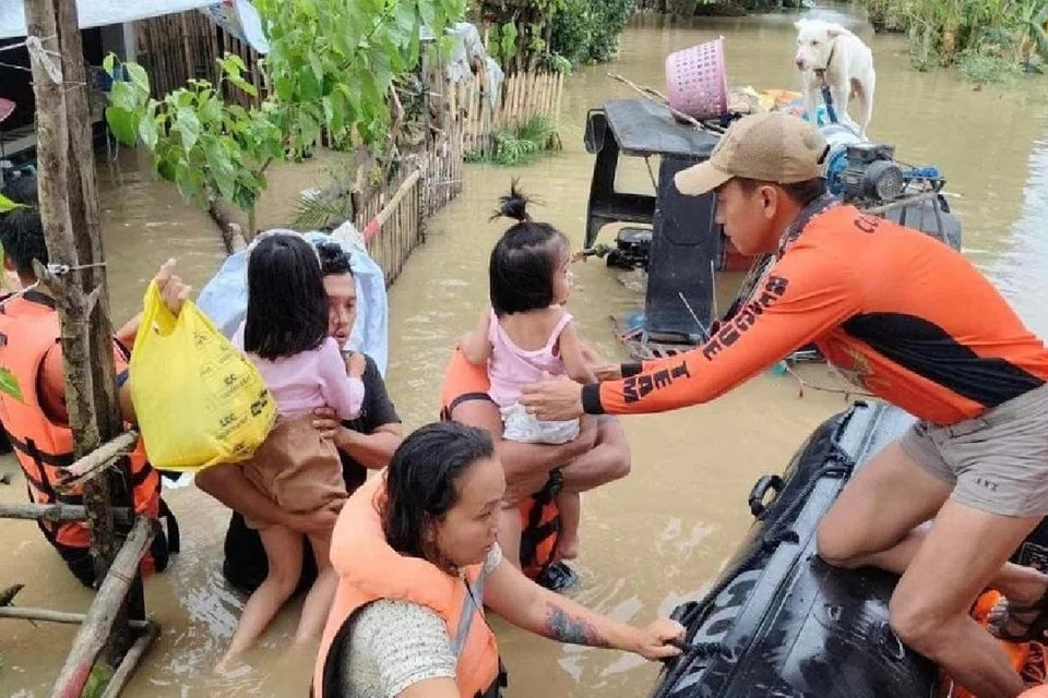 வெள்ளம் ஏற்பட்ட இடங்களில் பள்ளிகளும் அரசாங்க அலுவலகங்களும் தொடர்ந்து இரண்டு நாள்களாக மூடப்பட்டுள்ளன
