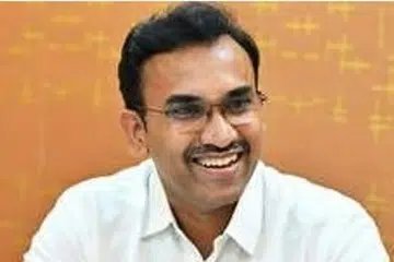“இறந்தவர் உடலில் இருந்து உறுப்புகளைப் பெற்று மறுவாழ்வு தருவதில் இந்திய அளவில் சிறந்த மாநிலத்துக்கான விருதைத் தமிழகம் தொடர்ந்து பெற்று முதல் இடத்தில் வருகிறது,” என்றார் அருண் ராஜ்.