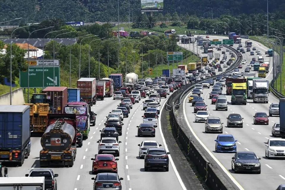 மலேசியாவில் டீசல் வாகனங்களுக்கான சாலை வரிகளைக் குறைக்கும் ஆய்வு விரைவில் தொடங்கவிருக்கிறது.