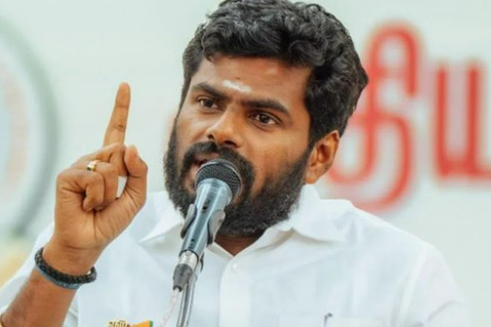 தமிழக பாஜக சார்பில் நான் மன்னிப்புக் கேட்டுக் கொள்கிறேன் என்று அண்ணாமலை கூறியுள்ளார்.