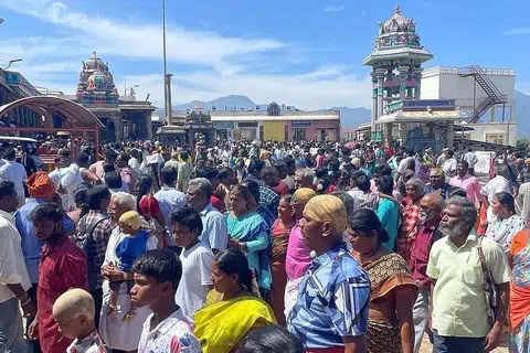 பழநி கோயில் வரலாற்றில் ஓராண்டு வருமானம் ரூ.100 கோடிக்கு அதிகமாக இருப்பது இதுவே முதல் முறை.