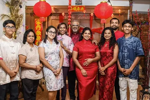பாரம்பரியம் மாறாமல் சீனப் புத்தாண்டைக் கொண்டாடுகிறது திரு எரியா ராஜா லூர்து குடும்பம்.
