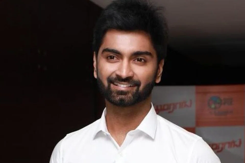 அதர்வா.