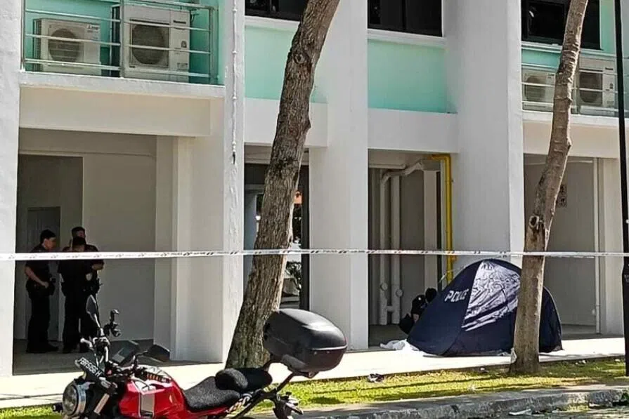 ஈசூன் வீவக கட்டடத்தில் உயிரை மாயத்துக்கொண்ட 71 வயது மாது