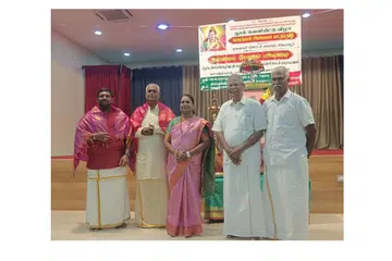 ‘காரைக்கால் அம்மையார் காட்டும் வழி’ நூலை எழுதிய முனைவர் மீனாட்சி சபாபதியுடன் மலேசிய சைவ சமயப் பேரவை, சைவத் திருக்கோயில் கலை, கல்வி அறவாரியம் ஆகியவற்றின் நிறுவனர், அறவாரியத் தலைவர் முனைவர் நாகப்பன் ஆறுமுகம் (வலமிருந்து இரண்டாவது).