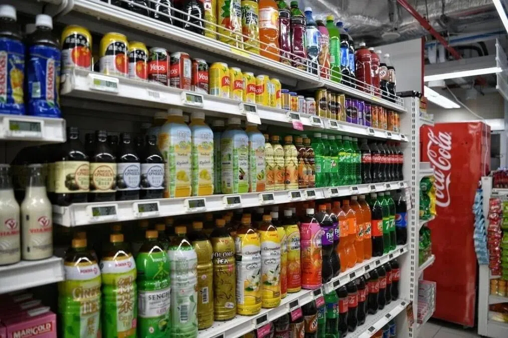 பானக் கலன்களைத் திருப்பித் தரும் திட்டம்: $2,500 வரை நிறுவனங்களுக்கு மானியம்