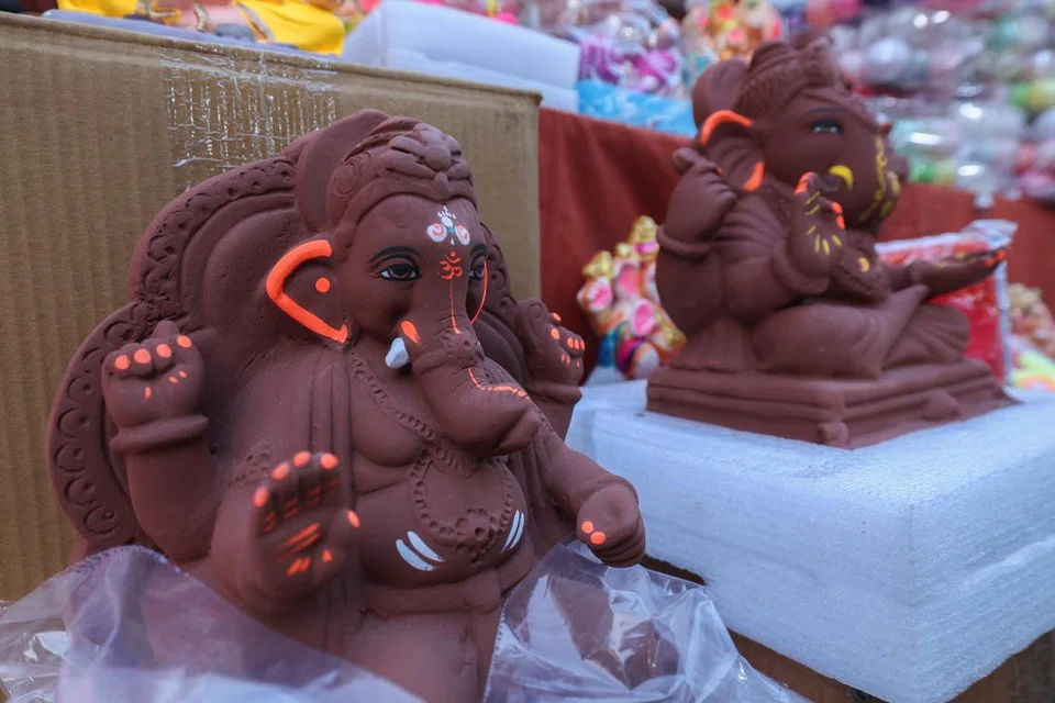 தமிழ்நாட்டிலிருந்துவந்த களிமண் விநாயகர் சிலைகள்.