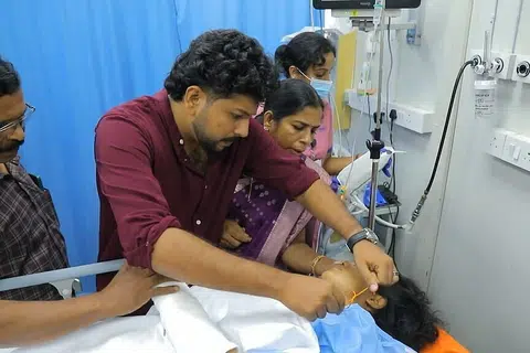 அவசர சிகிச்சைப் பிரிவில் மணமகள் அவனிக்குத் தாலி கட்டிய மணமகன் ஷேரன்.