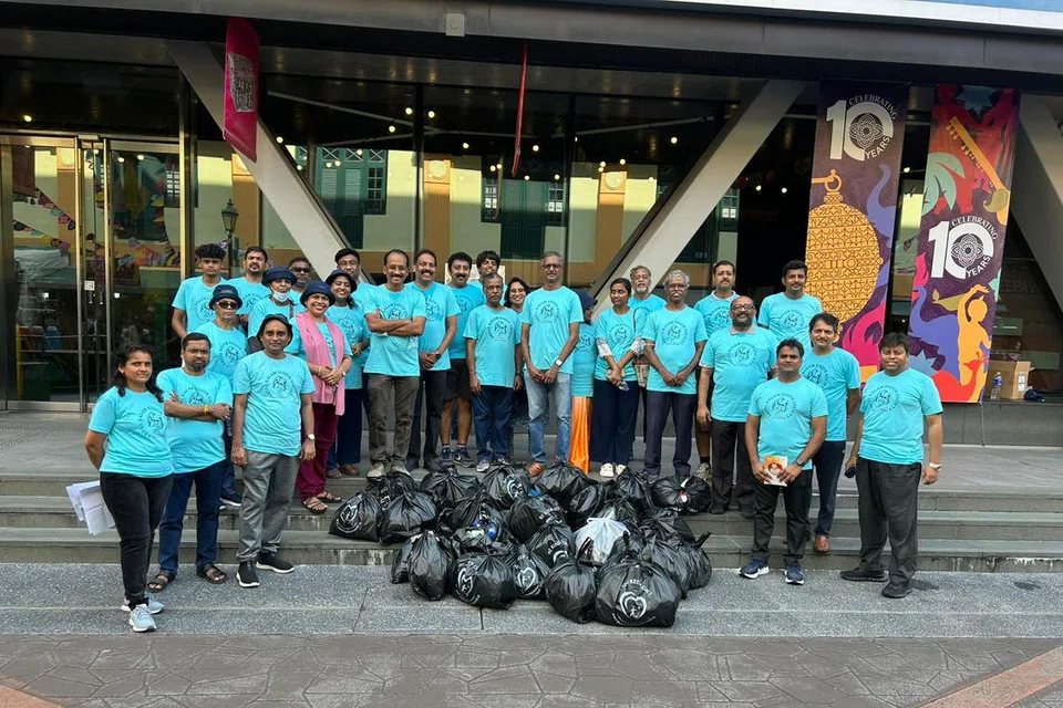 சிங்கப்பூரில் உள்ள அப்துல் கலாம் லட்சியக் கழகத் தொண்டூழியர்கள் லிட்டில் இந்தியாவில் தூய்மைப் பணியில் ஈடுபட்டனர். 