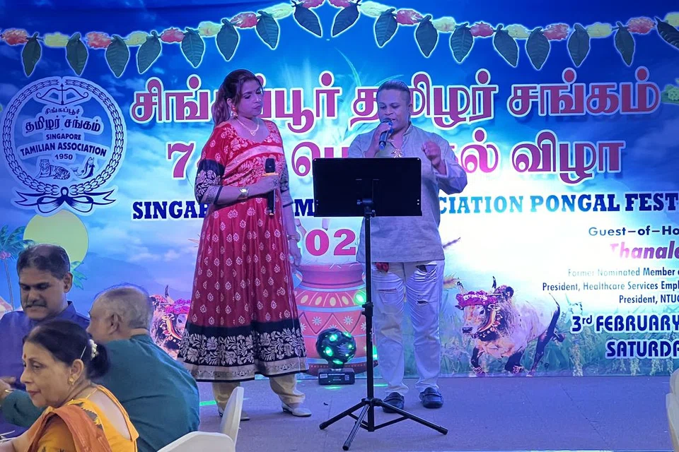 நிகழ்ச்சியில் பாடி மகிழ்வித்த அப்துல் ரகுமான் இசைக் குழுவினர்.