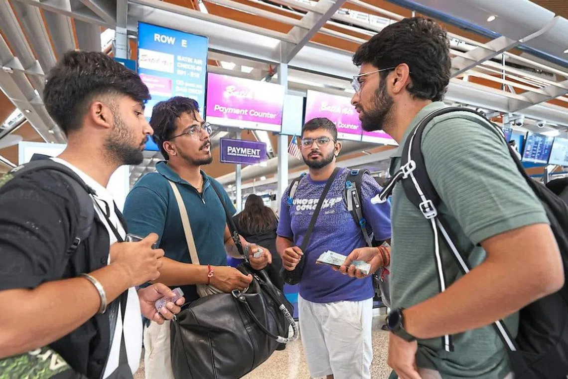 இந்திய விமானம் ரத்து ஆனதால் மலேசியாவில் பயணிகள் அவதி