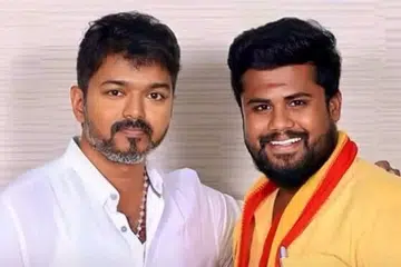 தவெக தலைவர் விஜய்யுடன் நிர்மல்குமார்.