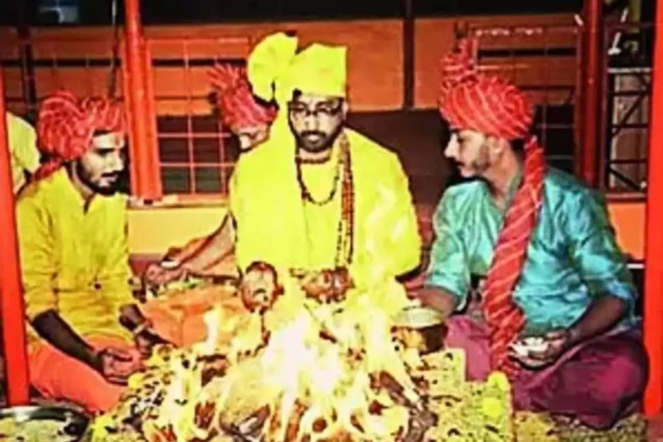 தேர்தலில் வெற்றிபெற கிட்டத்தட்ட 99% வேட்பாளர்கள் சிறப்புப் பூசைகளை மேற்கொள்வதாகச் சோதிடர்கள் கூறுகின்றனர்.