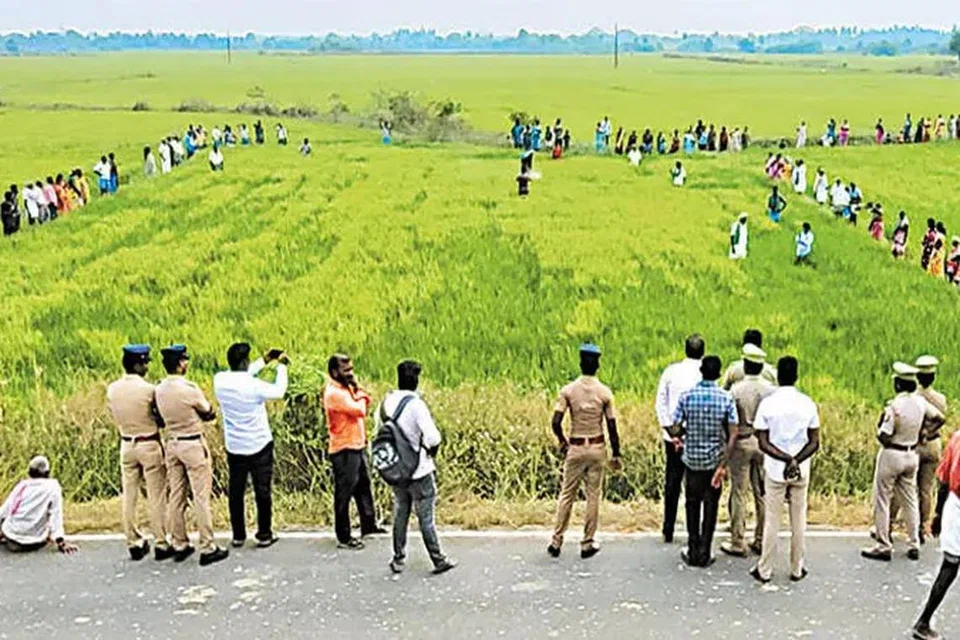 பரந்தூர் பகுதி மக்கள் நாடாளுமன்றத் தேர்தலை புறக்கணிக்கப் போவதாக அறிவித்துள்ளனர். 
