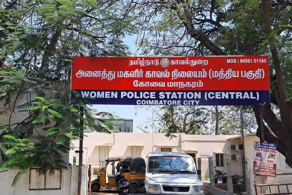 ஓவிய ஆசிரியராகவும் யோகா கலை ஆசிரியராகவும் பணியாற்றி வந்த வடவள்ளி பகுதியைச் சேர்ந்த ராஜன் போக்சோ சட்டத்தின் கீழ் கைதுசெய்யப்பட்டுள்ளார். 