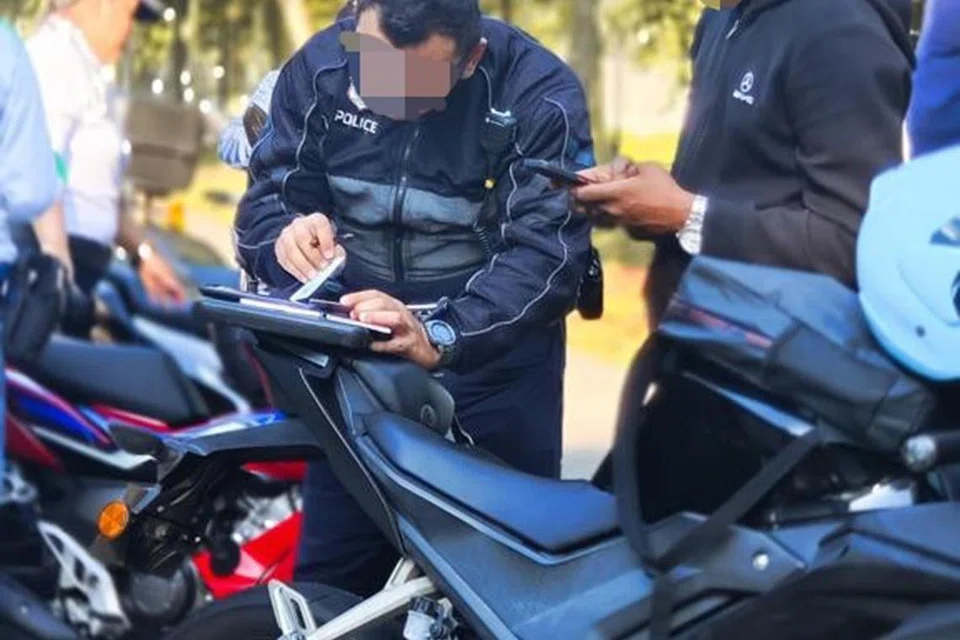 காவல்துறை அதிகாரிகள் சிங்கப்பூர் முழுவதும்  ஐந்து நாள் அதிரடி சோதனை நடத்தினர்.