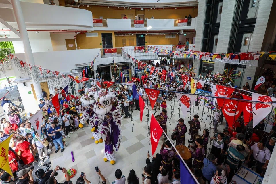 புதுப்பிக்கப்பட்ட உட்லண்ட்ஸ் சமூக மன்றத்தில் ஞாயிற்றுக்கிழமை (ஜூலை 26) கொண்டாட்ட நிகழ்ச்சி  நடைபெற்றது.
