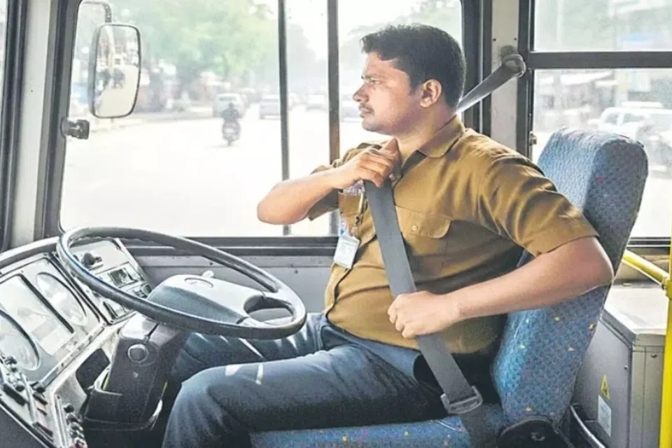 விதிகளை மீறுபவர்களைக் கண்டறிய செயற்கை நுண்ணறிவு கேமராக்கள் மூலம் தீவிர கண்காணிப்பு மேற்கொள்ளப்பட்டு வருகிறது.