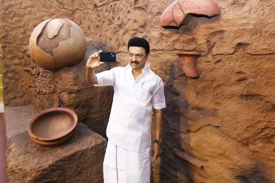 கீழடி அருங்காட்சியகத்தில் முதல்வர் ஸ்டாலின்.