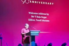 ‘ஃபேர்மோன்ட் சிங்கப்பூர்’ ஹோட்டலில் ஞாயிற்றுக்கிழமை (ஜூலை 6) நடைபெற்ற தமிழ் முரசின் 90ஆம் ஆண்டுநிறைவு விழாவில் வரவேற்புரை ஆற்றிய தமிழ் முரசு ஆசிரியர் த. ராஜசேகர்.