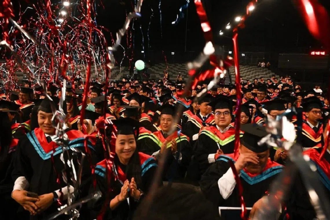 சிங்கப்பூர் இளையர்களில் 68 விழுக்காட்டினர் பணி மாற்றத்துக்குத் தயார்: ஆய்வு 