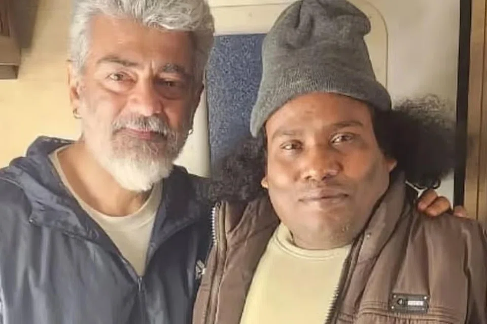 அஜித்துடன் யோகி பாபு.