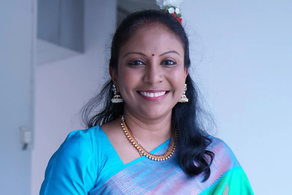 தொடக்கப்பள்ளிப் பிரிவில் நல்லாசிரியர் விருது பெற்ற திருவாட்டி உஷா கிருஷ்ணசாமி, 44.