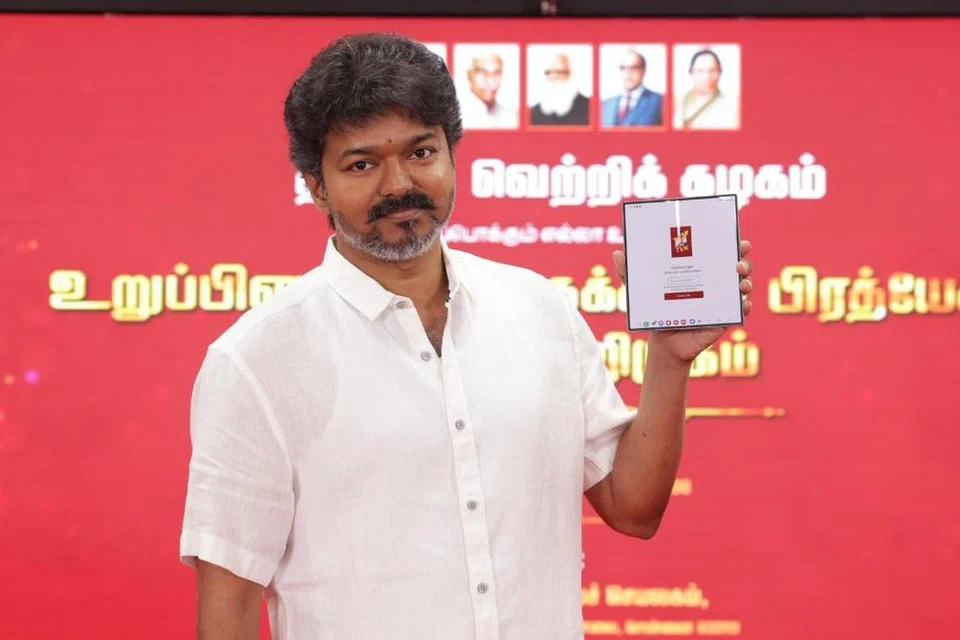 உறுப்பினர் சேர்க்கையை ஊக்குவிக்க ‘மைடிவிகே’ (MYTVK)  என்னும் கைப்பேசிச் செயலியை வெளியிட்ட விஜய்.