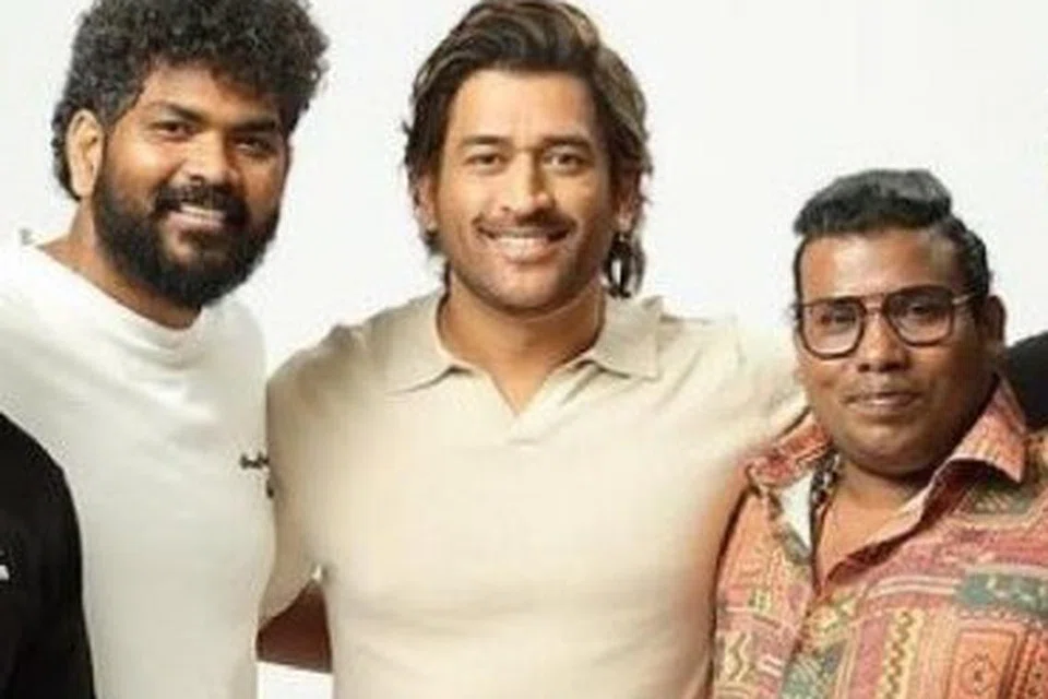 விக்னேஷ் சிவன், தோனி, யோகி பாபு.