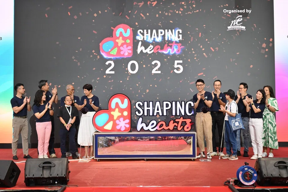 சிங்கப்பூரின் ஆகப் பெரிய கலை விழாவான ‘ஷேப்பிங் ஹார்ட்ஸ் 2025’, சனிக்கிழமை (செப்டம்பர் 13) அதிகாரபூர்வமாகத் தொடங்கியது. 