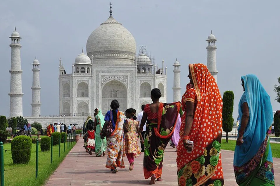 2020 முதல் 2024 வரையிலான ஐந்து ஆண்டுகளில் டிக்கெட் விற்பனை மூலம் உலக அதிசயங்களுள் ஒன்றான தாஜ்மகால் அதிக வருவாய் ஈட்டியுள்ளது.