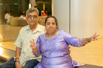 ‘மைண்ட்ஸ்’ அமைப்பின் திரைப்பட விழாவின்போது திரையிடப்பட்ட ஒரு படத்தைக் காணச் சென்றனர் திரு மதுசூதனன் பிள்ளை, மகள் டான்யா பிள்ளை.
