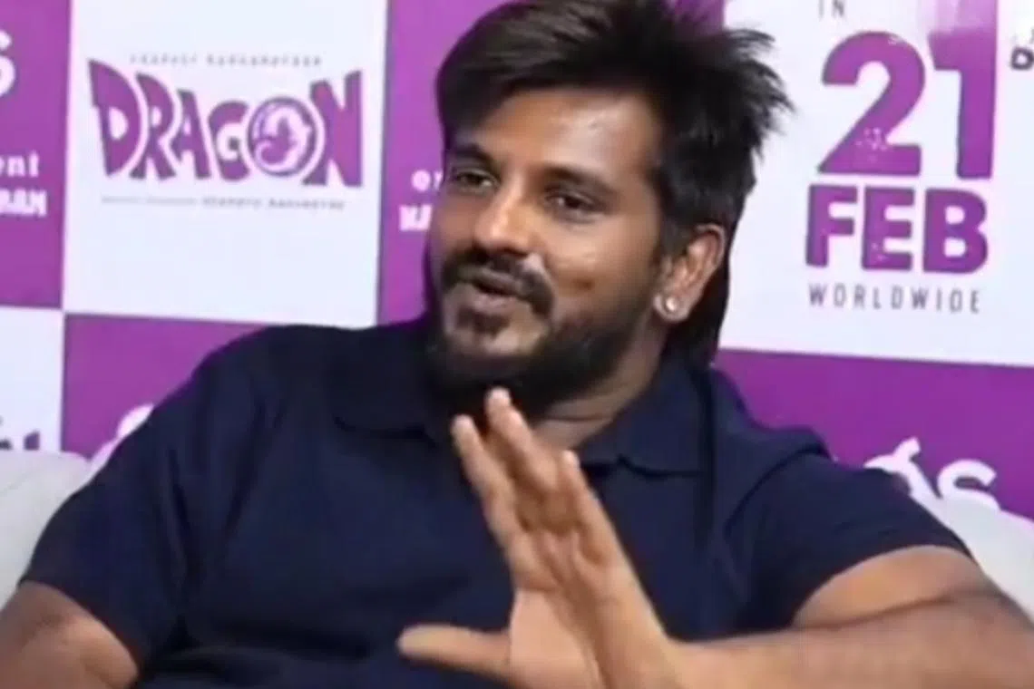 சிம்புவை இயக்குபவர் தனுசுக்கும் கதை சொன்னார்