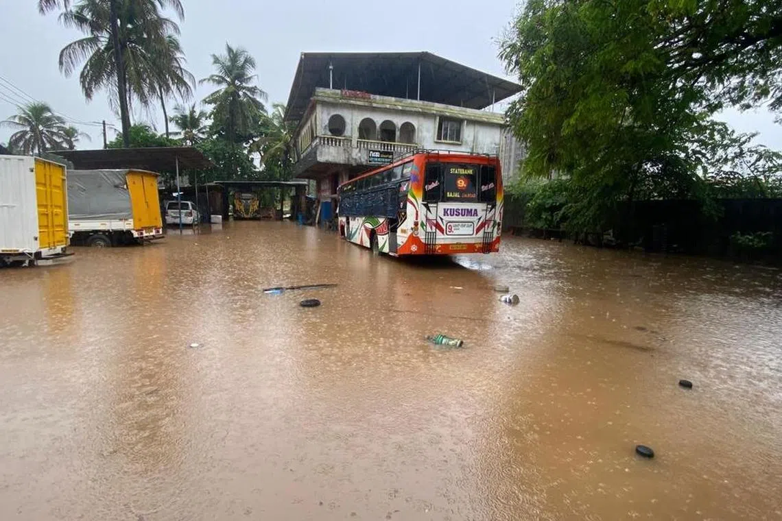 மஞ்சள் எச்சரிக்கை: கேரளாவைப் புரட்டிப்போடும் கனமழை
