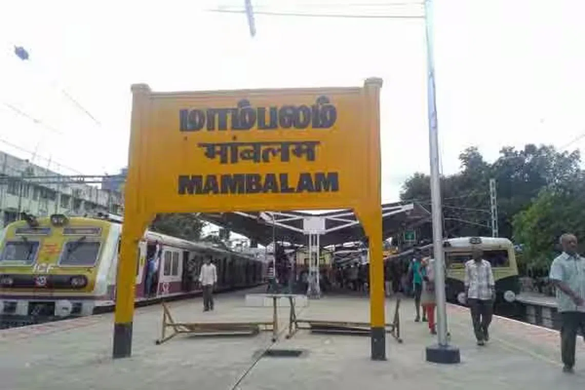 ரயில் நிலையத்தில் ரூ.32 லட்சம் ஹவாலா பணத்துடன் மூவர் கைது